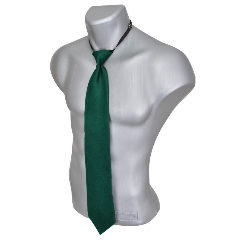 Safety cravat with elastic band